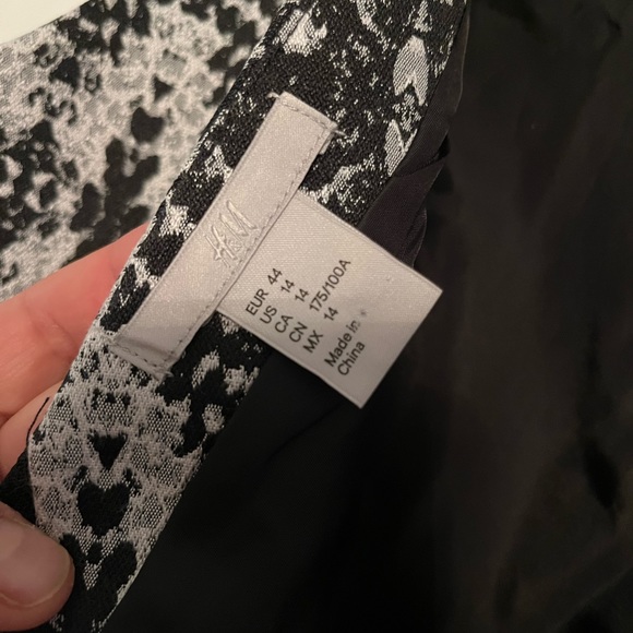 H & M dress - Picture 3 of 3